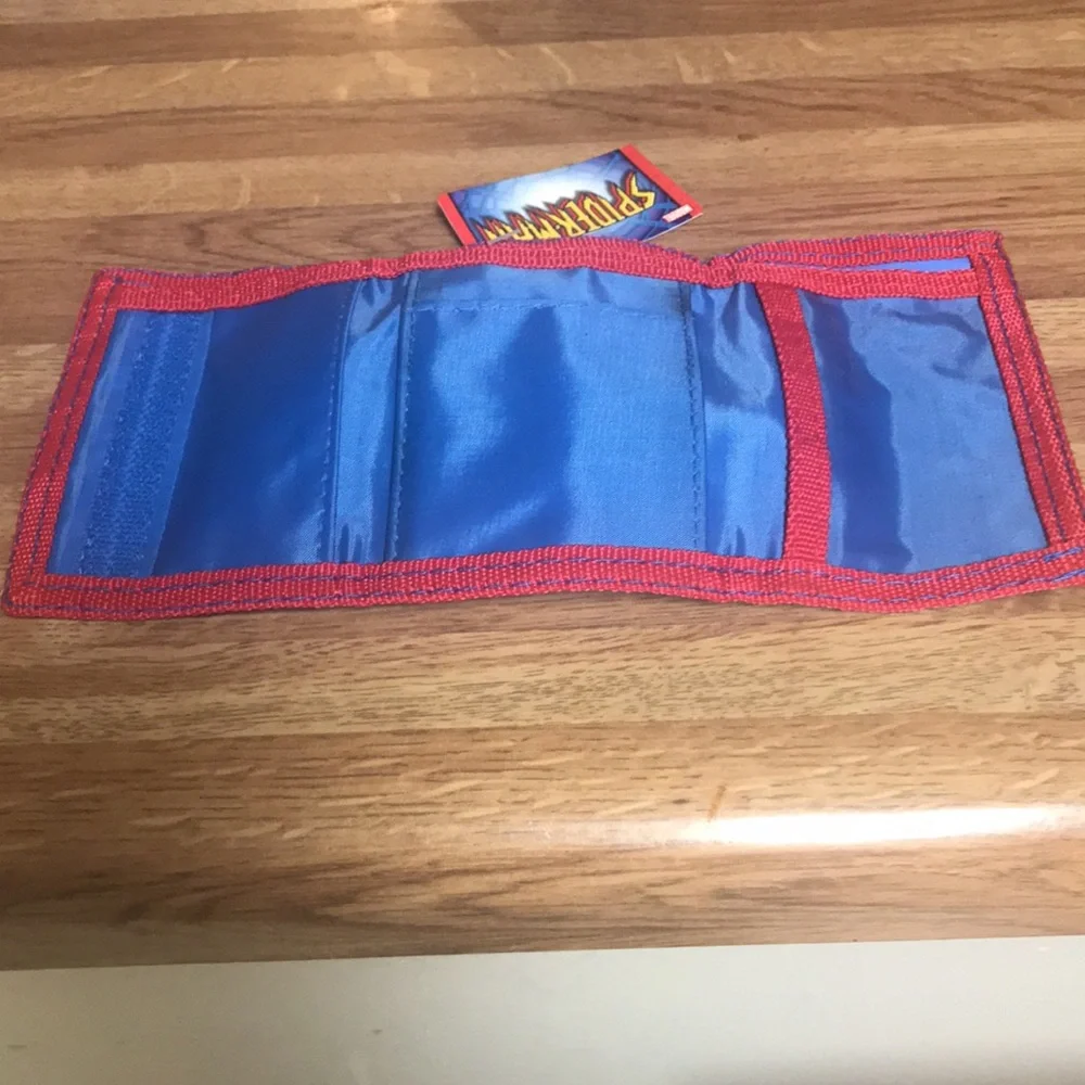 Marvel Spider-Man Tri-fold wallet.  Velcro closure - Picture 3 of 7
